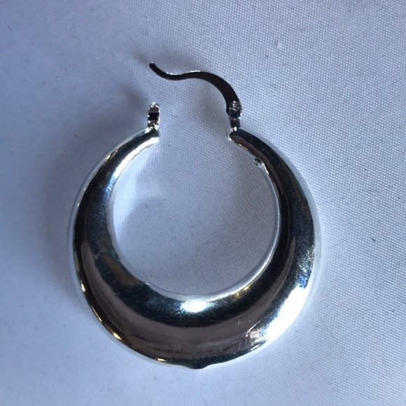 New! Silver Hoop Earrings - Picture 9 of 10